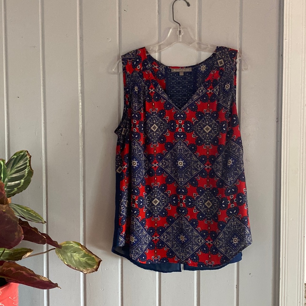 2-piece sleeveless blouse. Excellent condition.